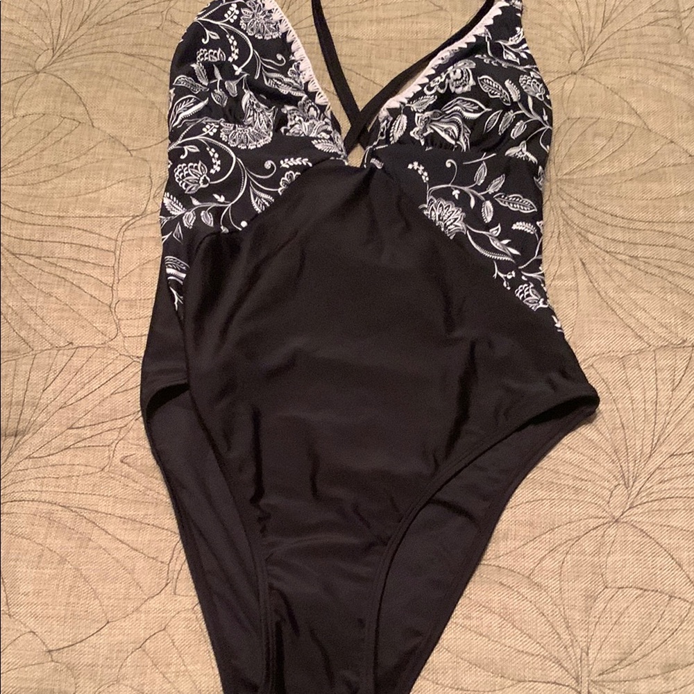 Cupshe Black and White Floral One Piece Swimsuit